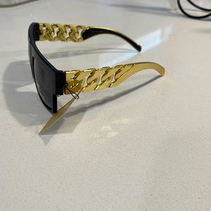 Black & Gold Link Sunglasses 😎